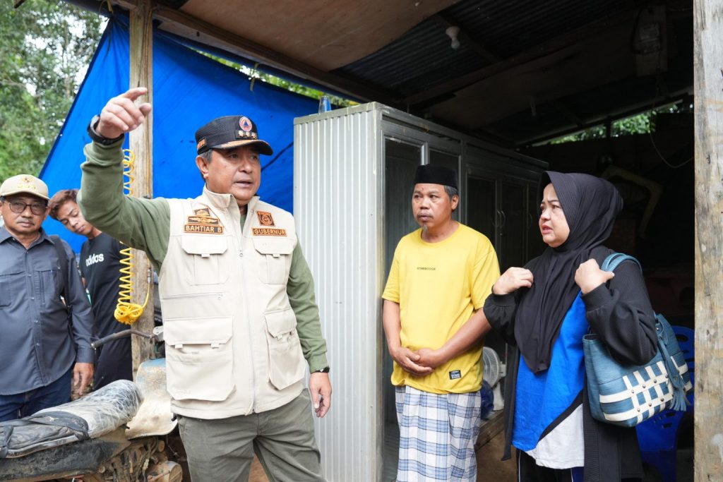 bahtiar kunjungi korban longsor