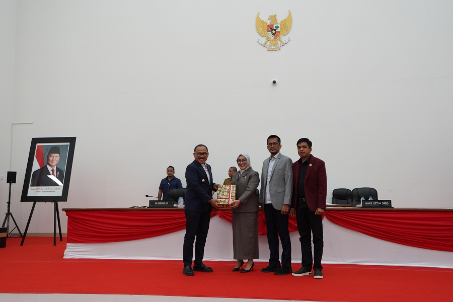 10 Pemprov sulbar dan DPRD