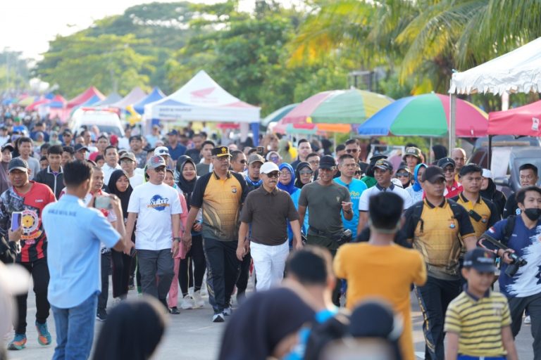 21 GUbernuer Borong Dagangan UMKM Sulbar